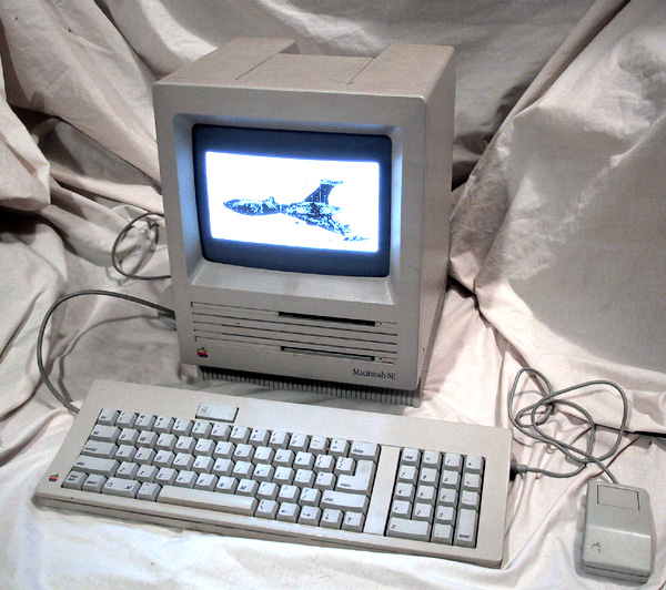 Apple Macintosh SE Personal Computer