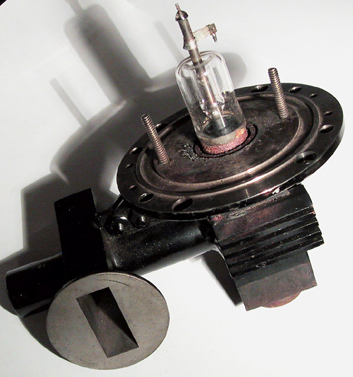 Raytheon 2J51 Magnetron Tube