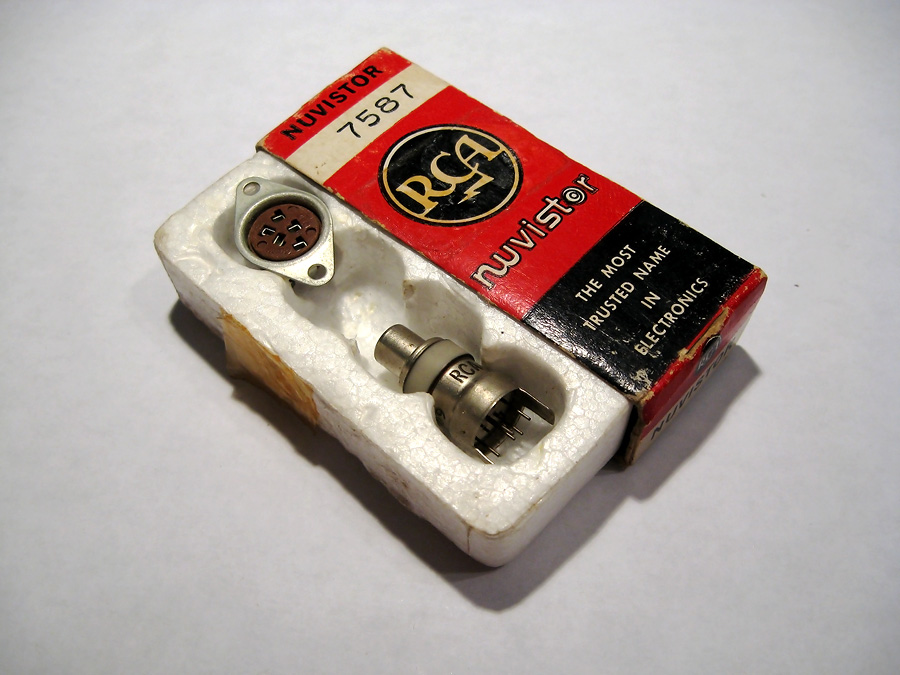 RCA 7587 Nuvistor Tube